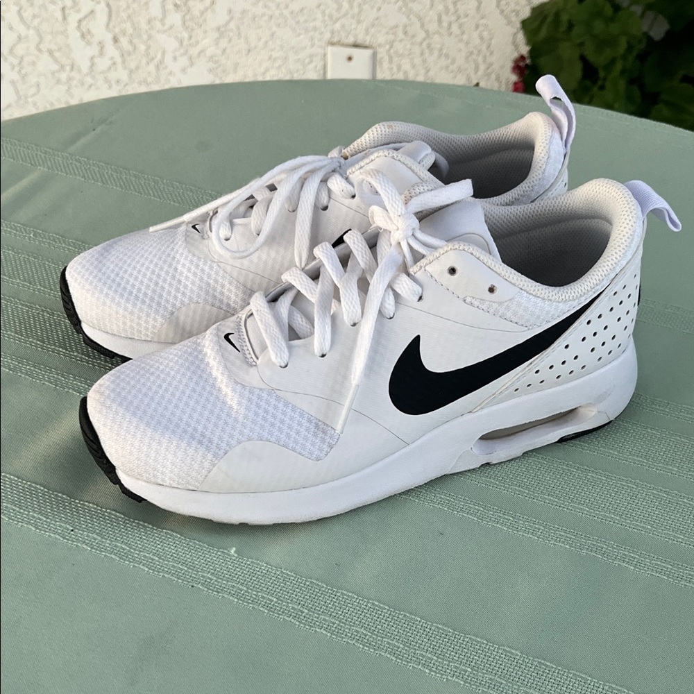 Nike Air women’s White Sneakers with Black Swoosh size 5.5